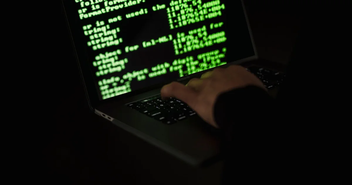 Site-uri false pot construi malware direct în memoria browserului